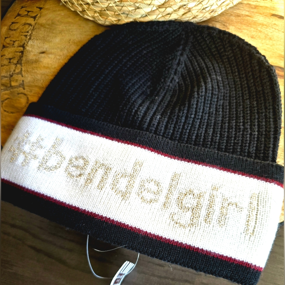 🇺🇲 Henri Bendel #bendelgirl Beanie NWT